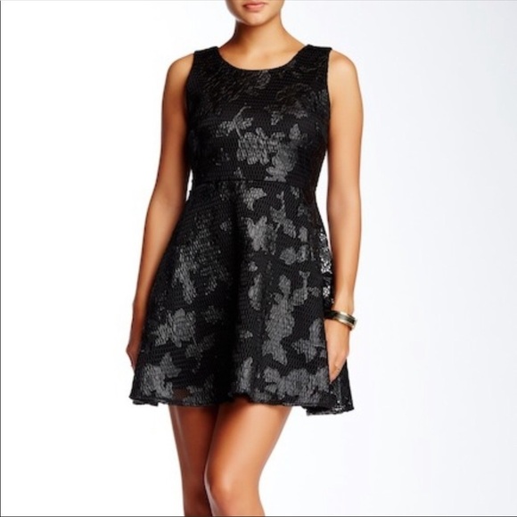 ⭐️ SLASH SUMMER SALE! ⭐️ EUC Romeo & Juliet Couture Mesh Fit & Flare Dress - Picture 1 of 14
